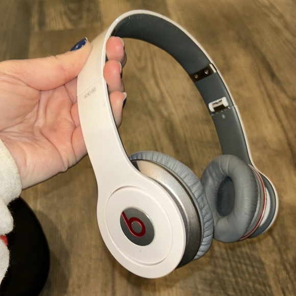 Beats by Dr. Dre White Headphones Solo HD - Picture 2 of 11